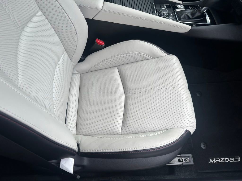 Used 2018 MAZDA MAZDA3 Grand Touring w/ Premium Equipment Package image 17