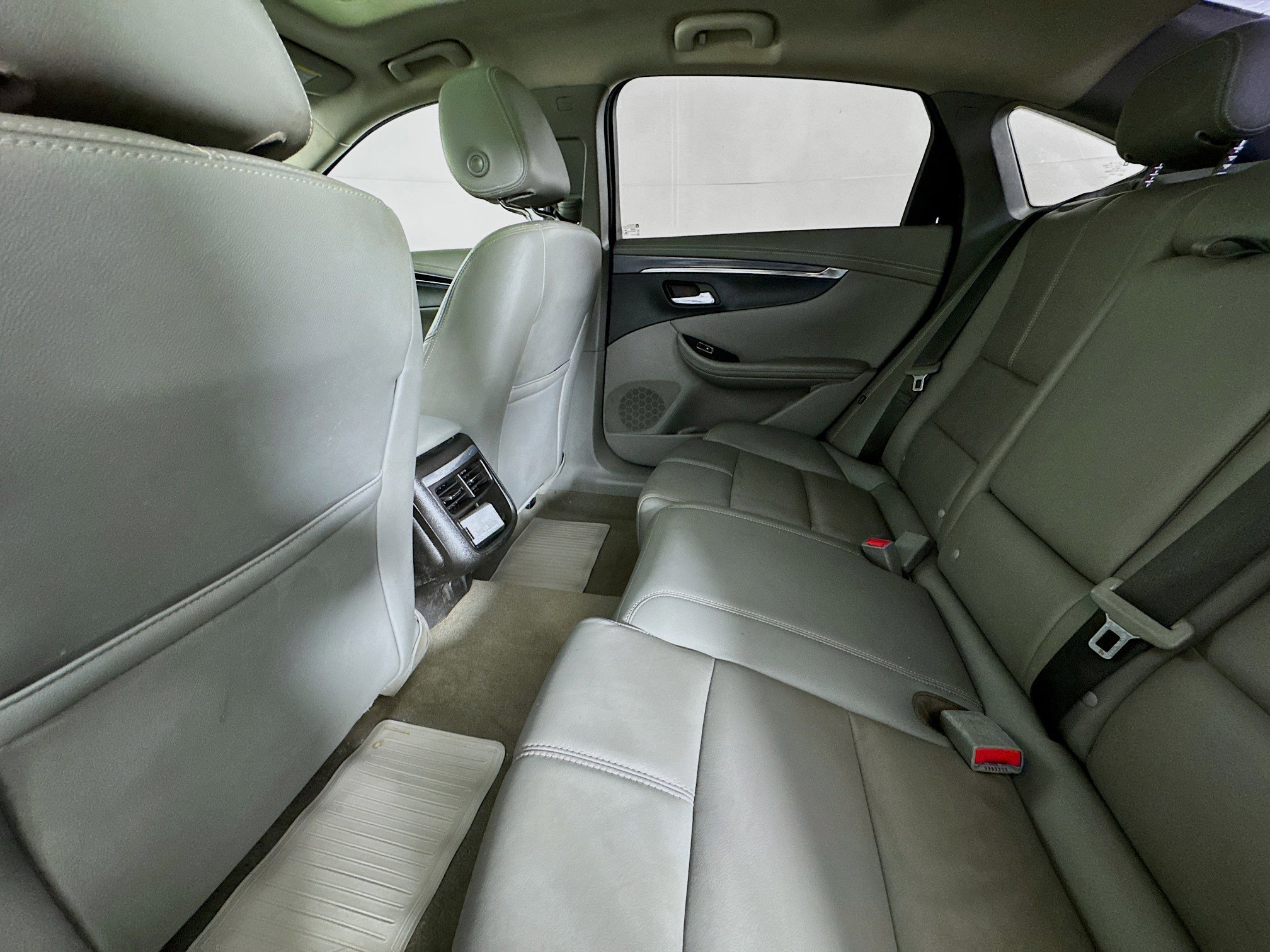 Used 2018 Chevrolet Impala LT w/ Sunroof and Spoiler Package image 24