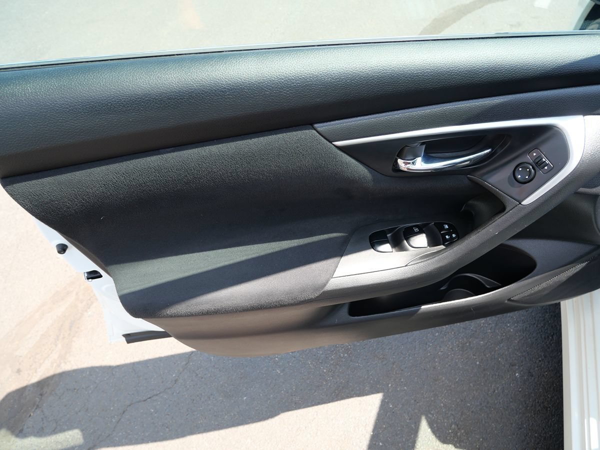 Used 2015 Nissan Altima 2.5 SV FWD image 16