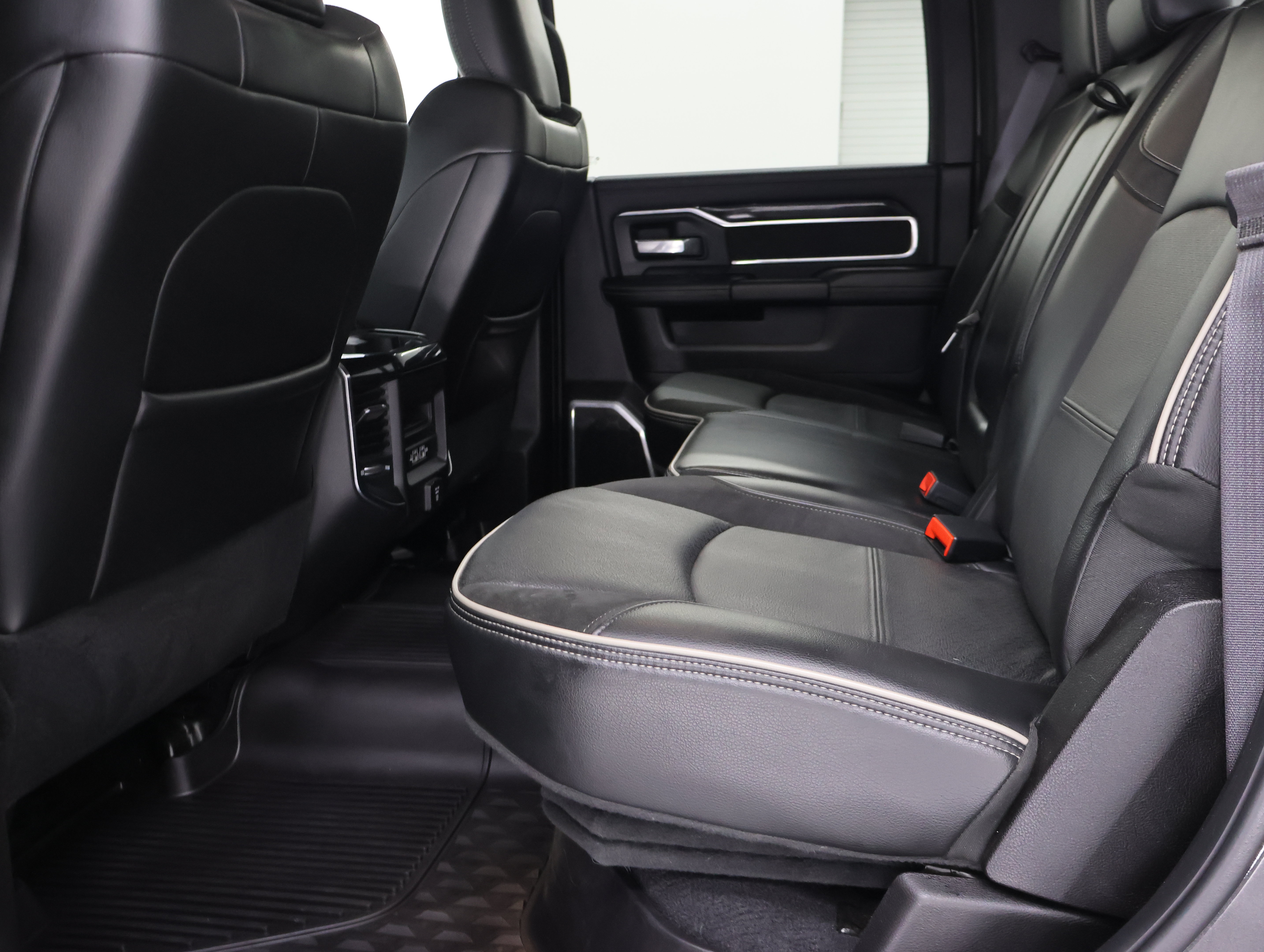 Used 2019 RAM 3500 Laramie AWD/4WD image 32