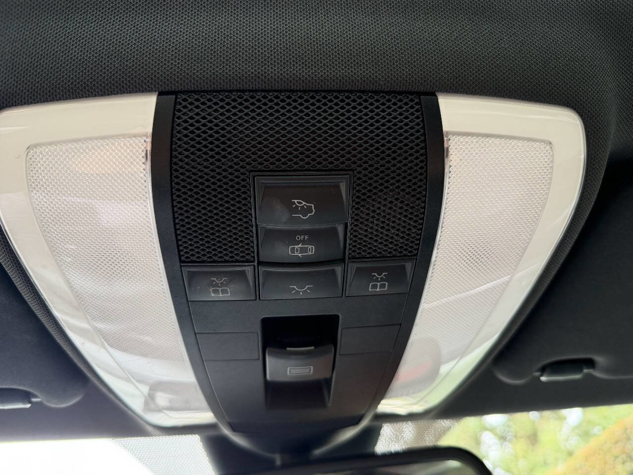Used 2010 Mercedes-Benz C 300 Sedan image 34
