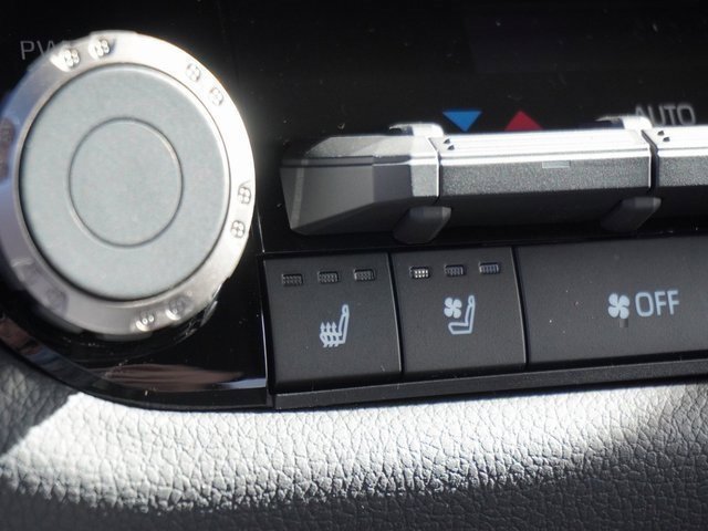 New 2025 Toyota Tundra Limited image 28