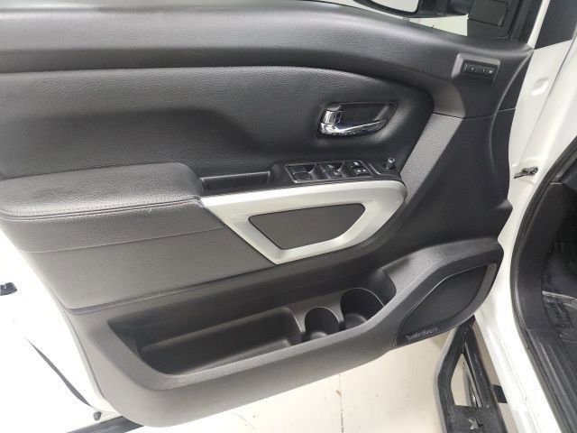 Used 2018 Nissan Titan PRO-4X w/ Pro-4x Convenience Package AWD/4WD image 24