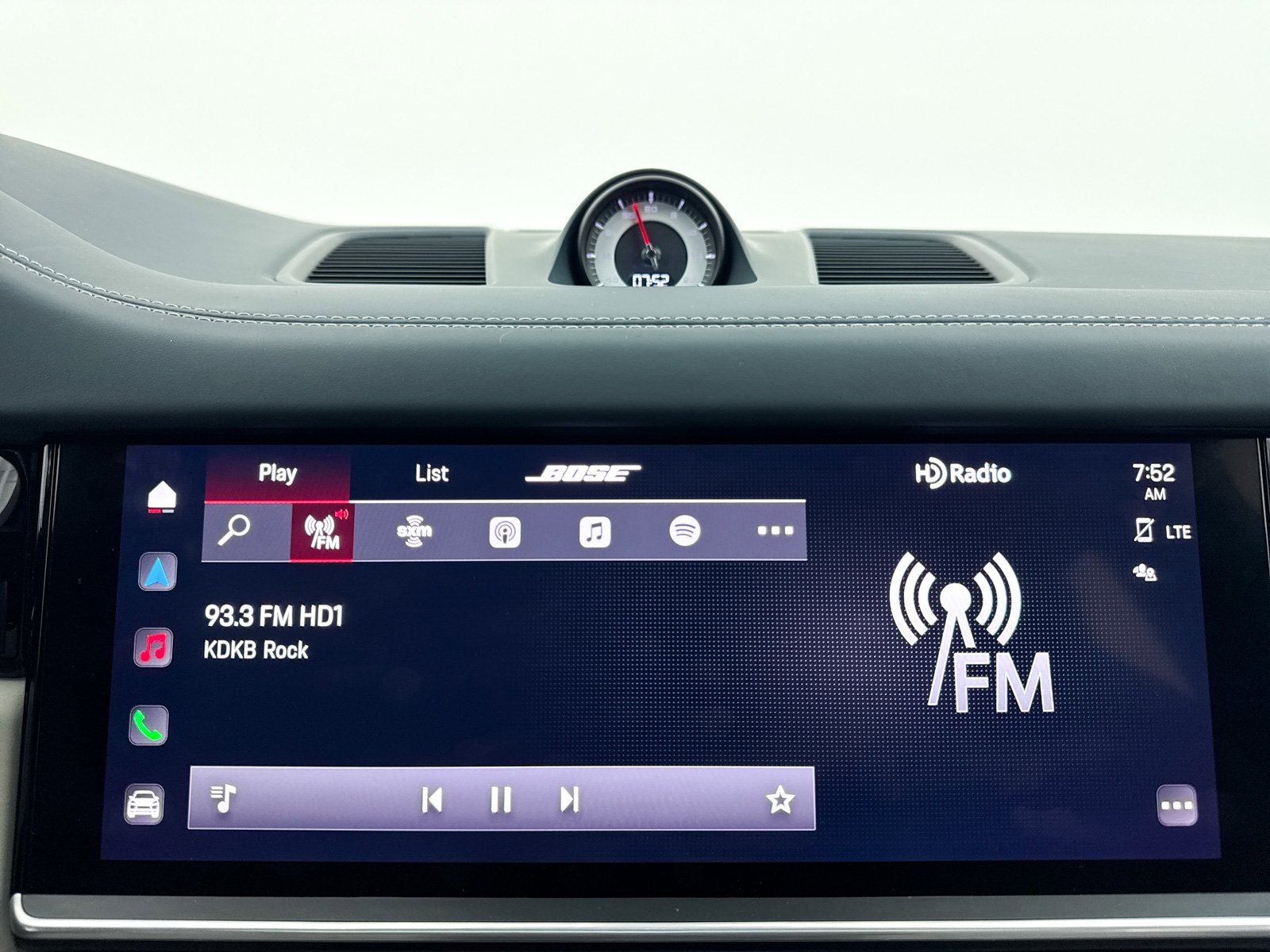 Used 2022 Porsche Cayenne Turbo image 8