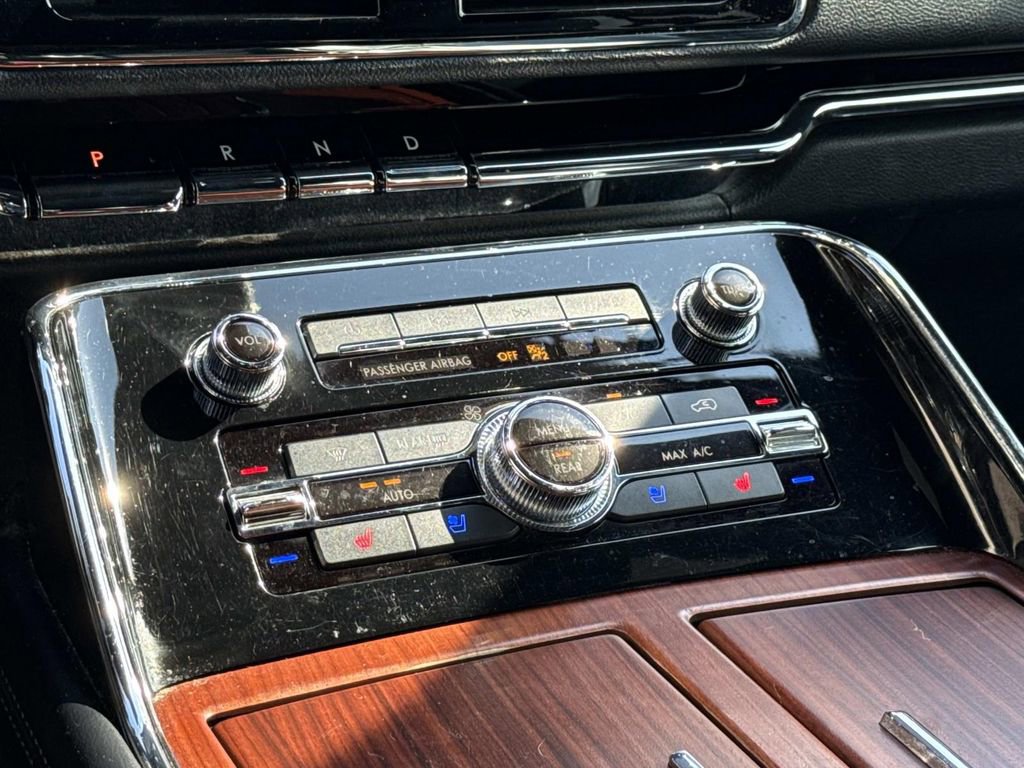 Used 2018 Lincoln Navigator L Reserve w/ Technology Package image 31