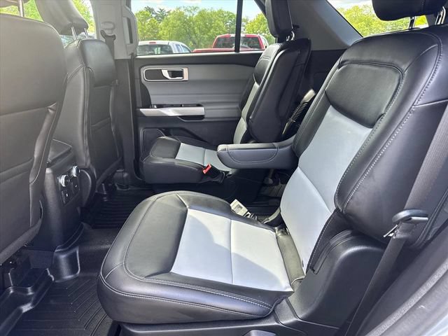 Used 2022 Ford Explorer XLT w/ Equipment Group 202A AWD/4WD image 16