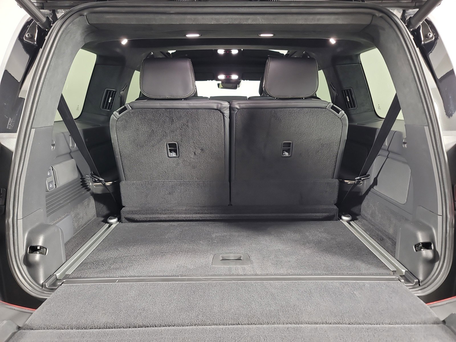 Used 2024 Rivian R1S Adventure image 15