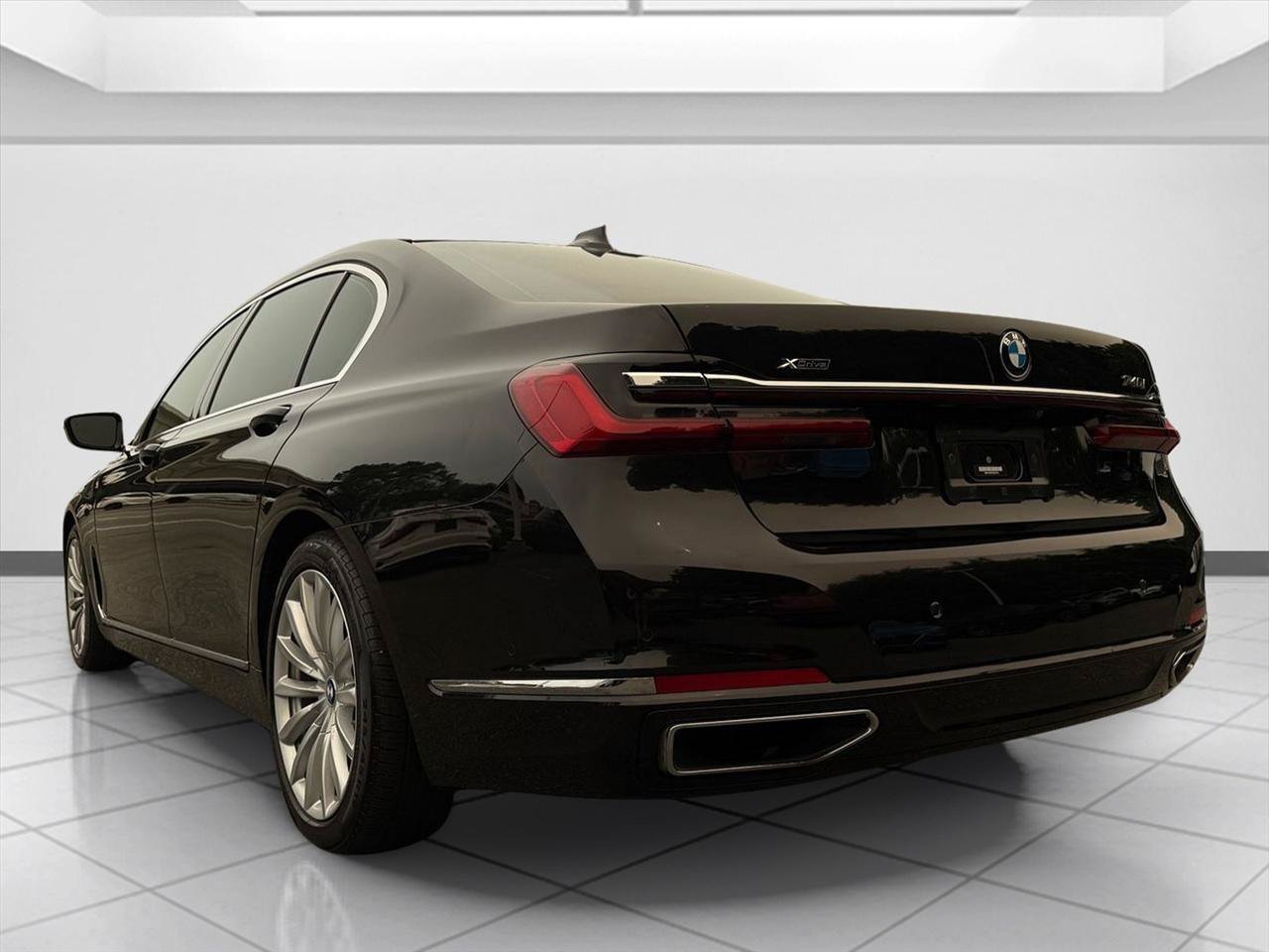 Used 2022 BMW 740i xDrive w/ Premium Package AWD/4WD image 3