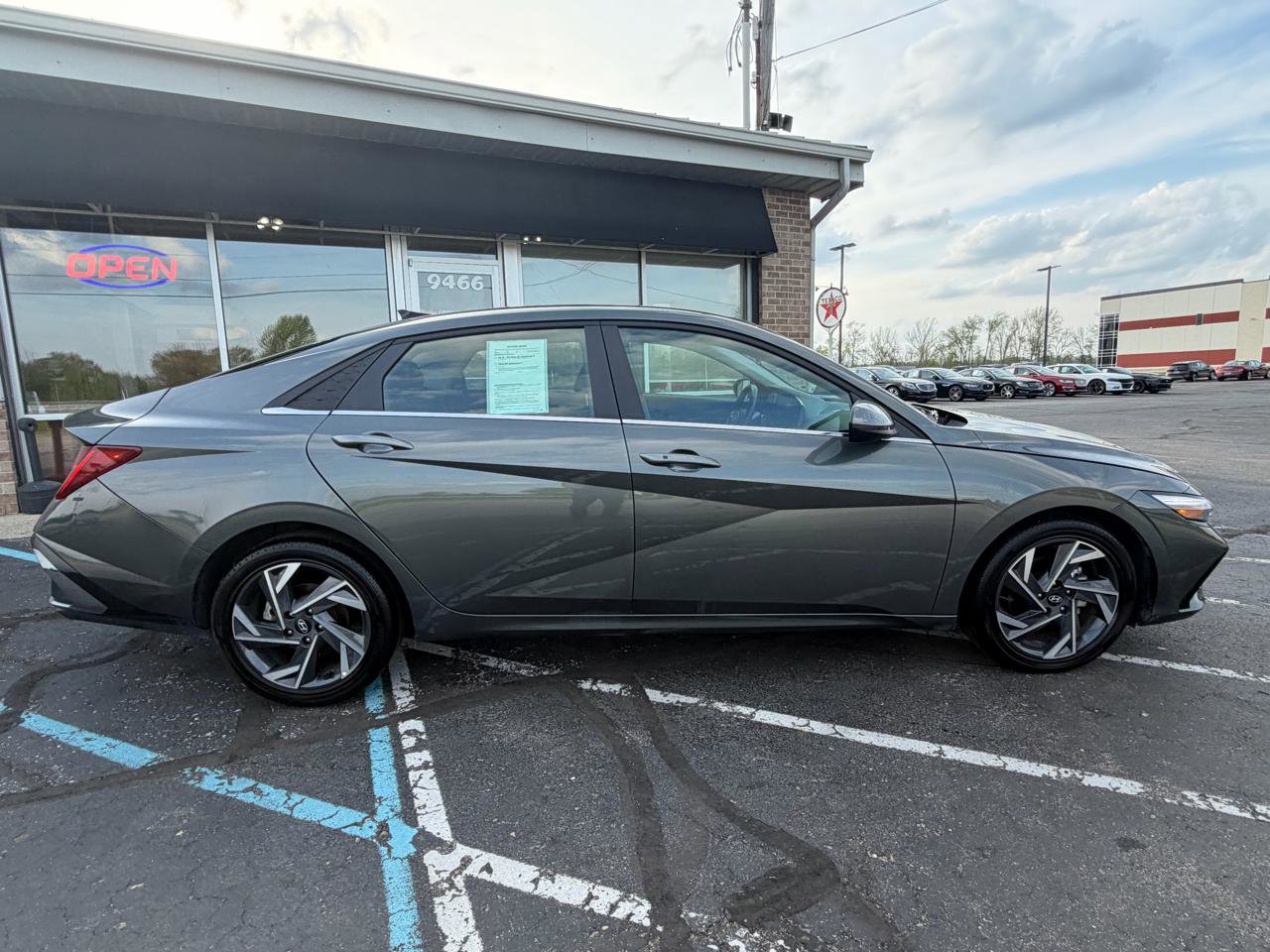 Used 2025 Hyundai Elantra SEL image 6