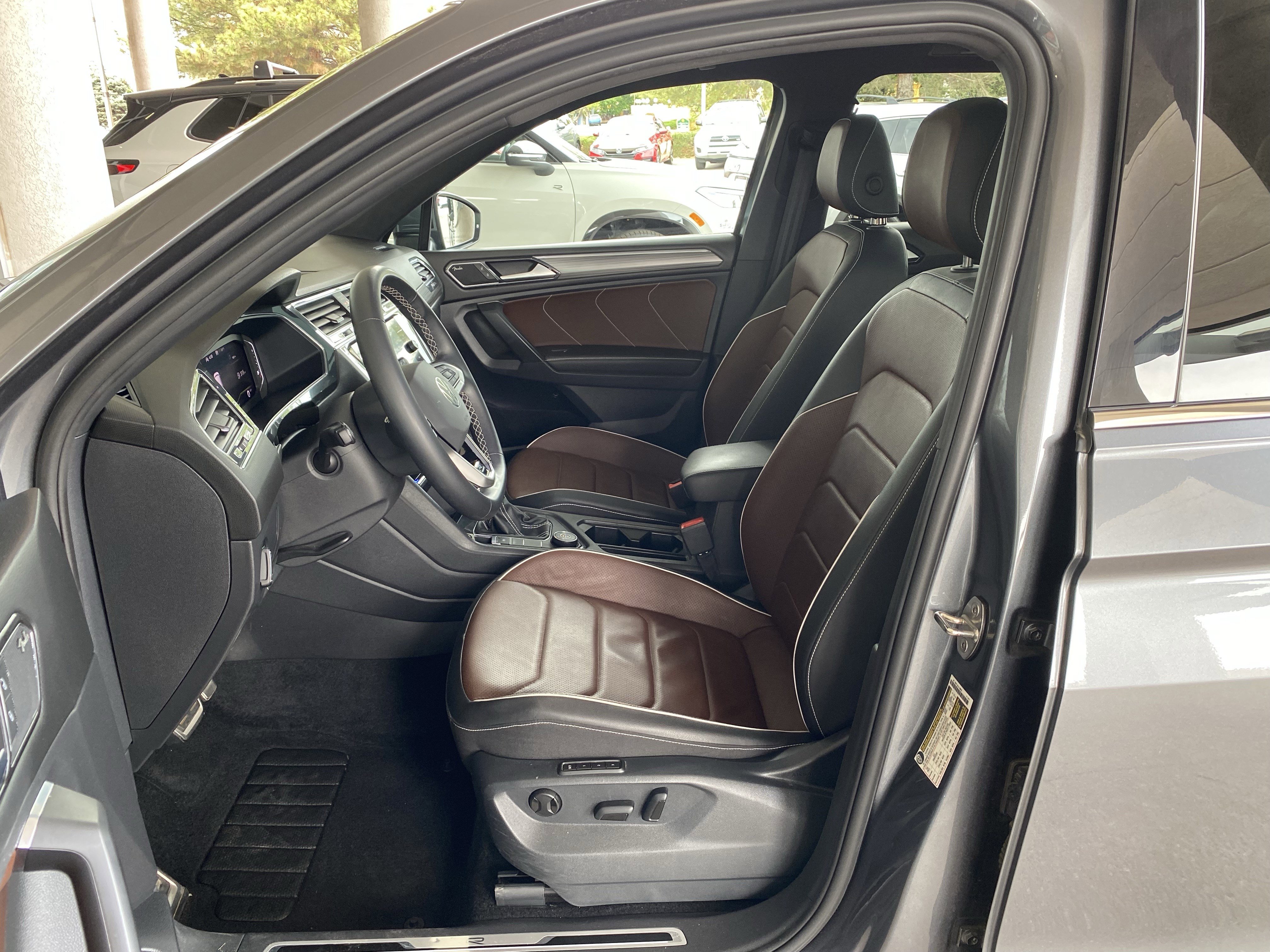 Used 2023 Volkswagen Tiguan SEL R-Line image 30