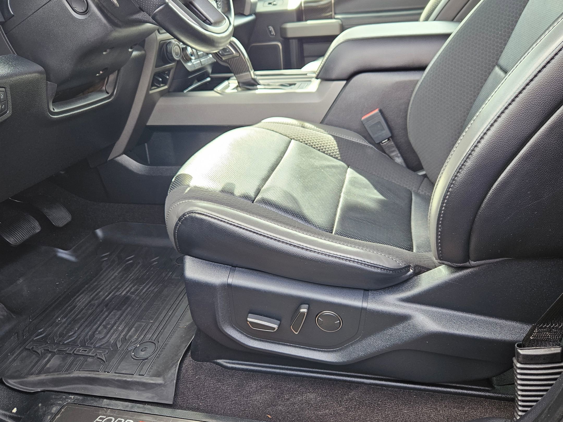 Used 2020 Ford F150 Raptor w/ Equipment Group 802A Luxury image 13