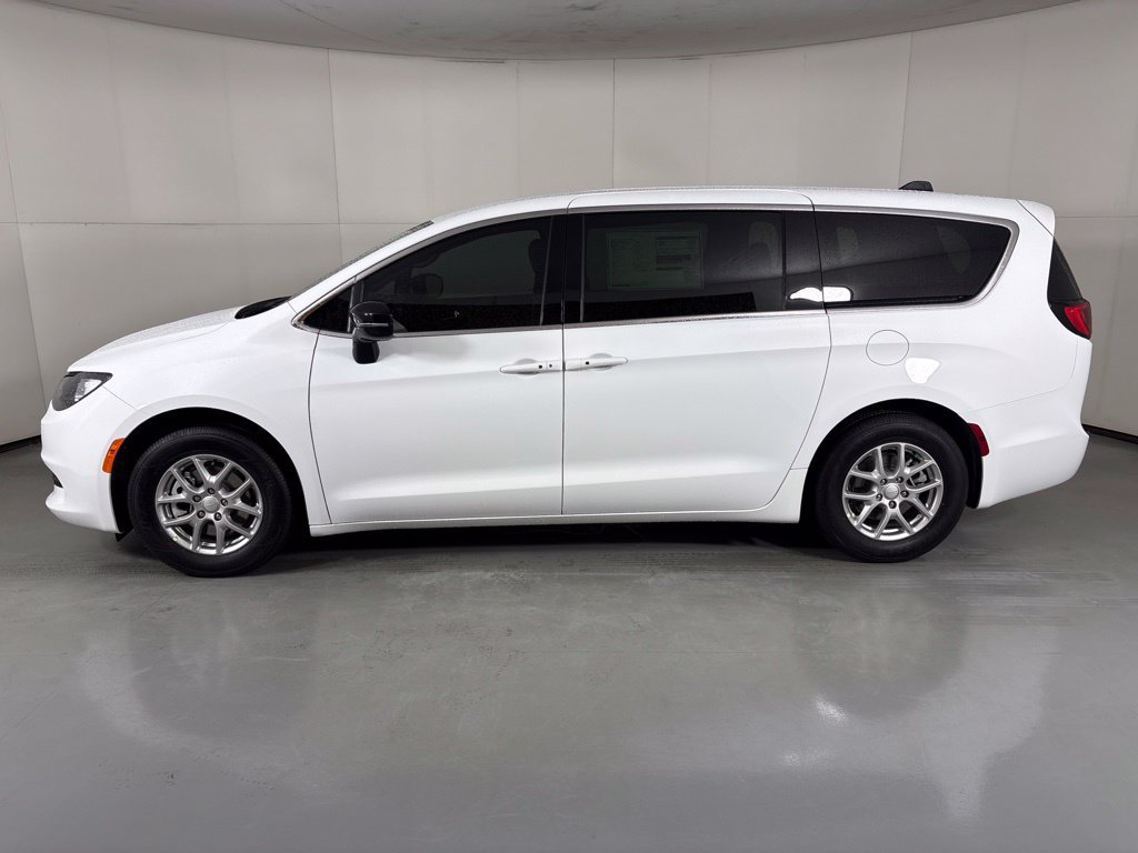 New 2027 Chrysler Pacifica LX FWD image 5