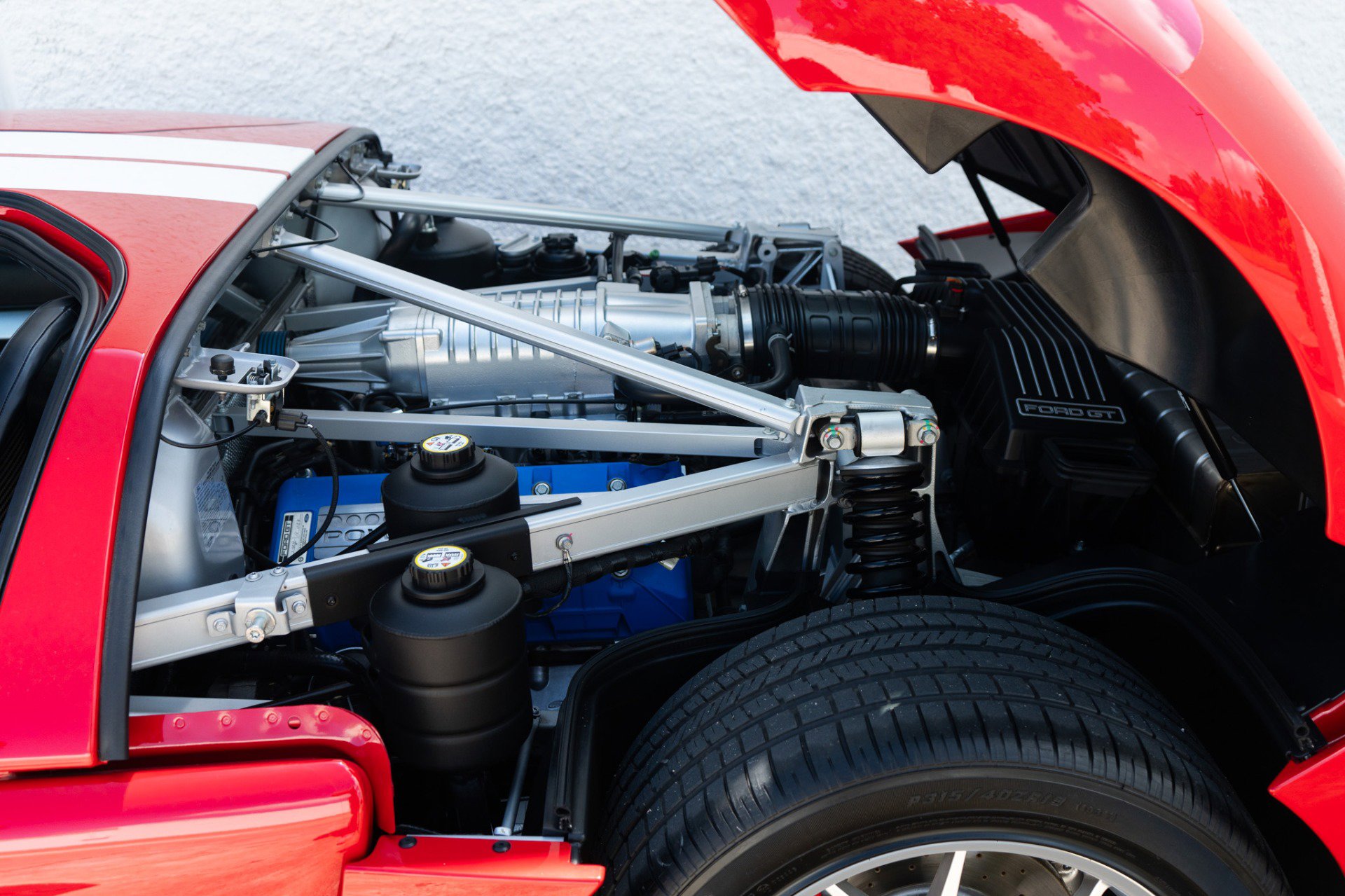 Used 2005 Ford GT RWD image 63
