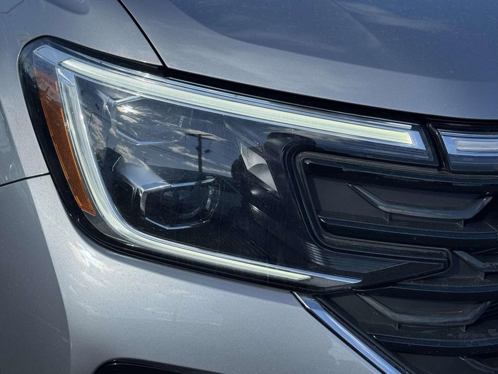 Used 2024 Volkswagen Atlas Cross Sport SEL R-Line image 9