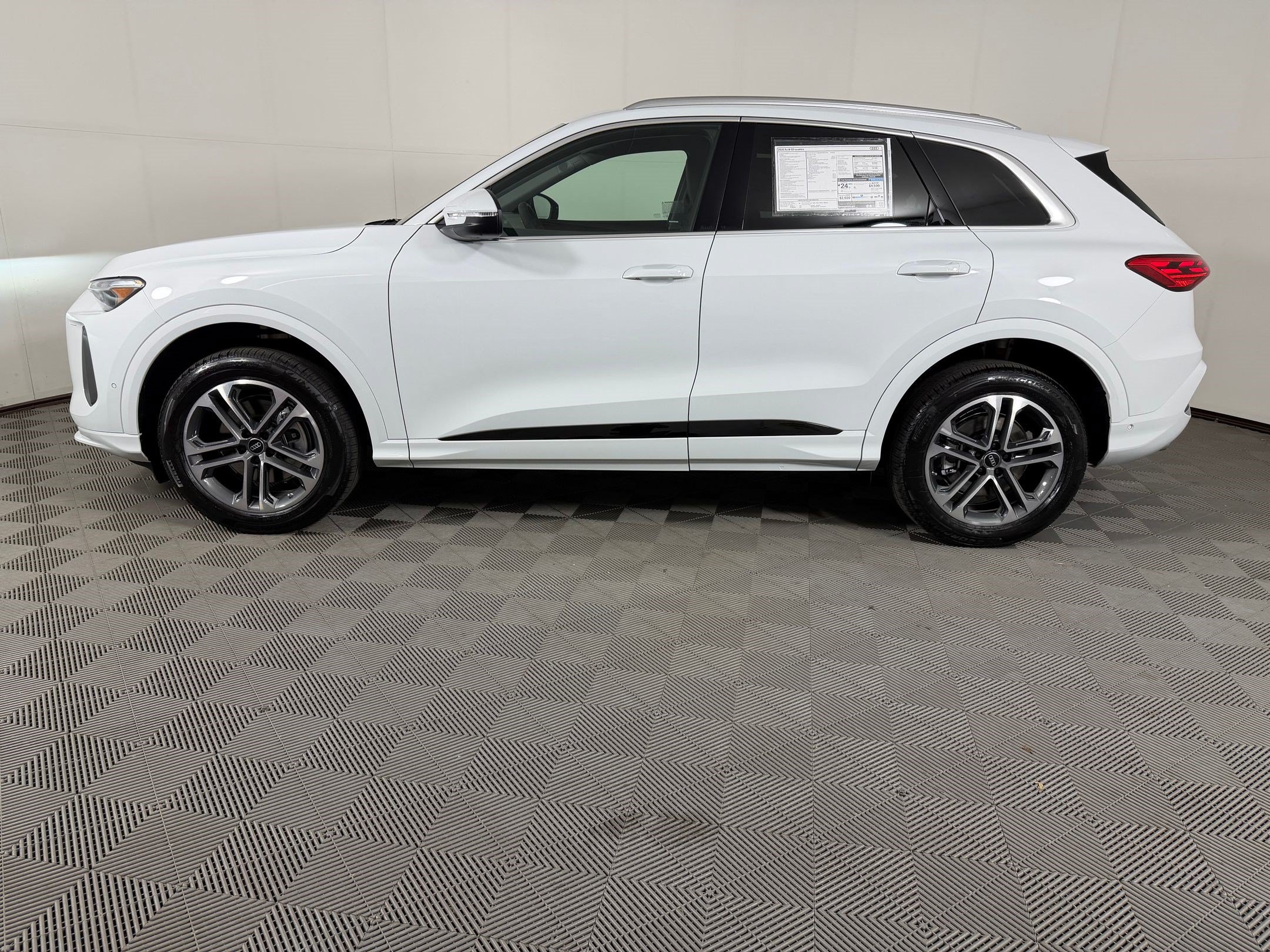 New 2026 Audi Q5 Premium Plus AWD/4WD image 2