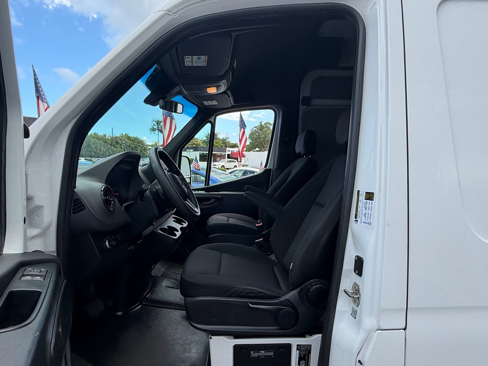 Used 2022 Mercedes-Benz Sprinter 2500 image 9