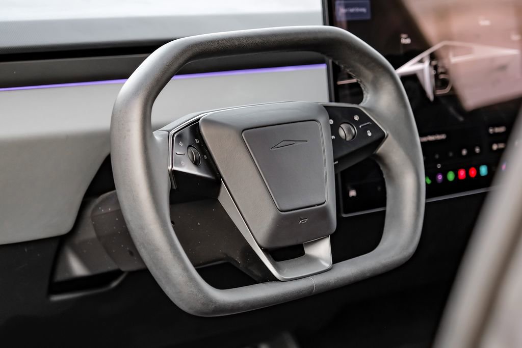 Used 2024 Tesla Cybertruck AWD Crew Cab image 13