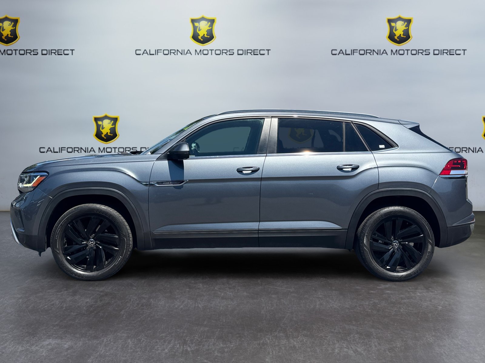 Used 2022 Volkswagen Atlas Cross Sport SE w/ Black Wheel Package FWD image 2