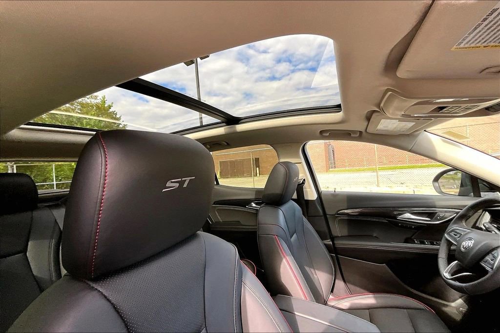 Used 2023 Buick Envision Essence w/ Sport Touring Package AWD/4WD image 21
