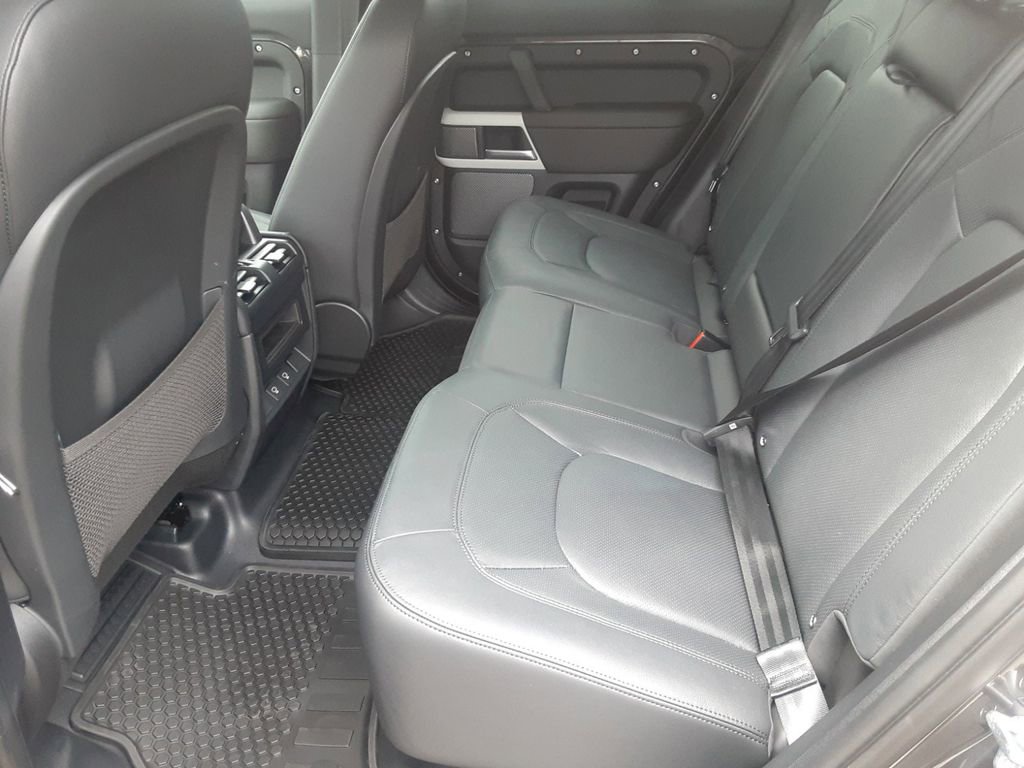 New 2024 Land Rover Defender 110 SE image 11