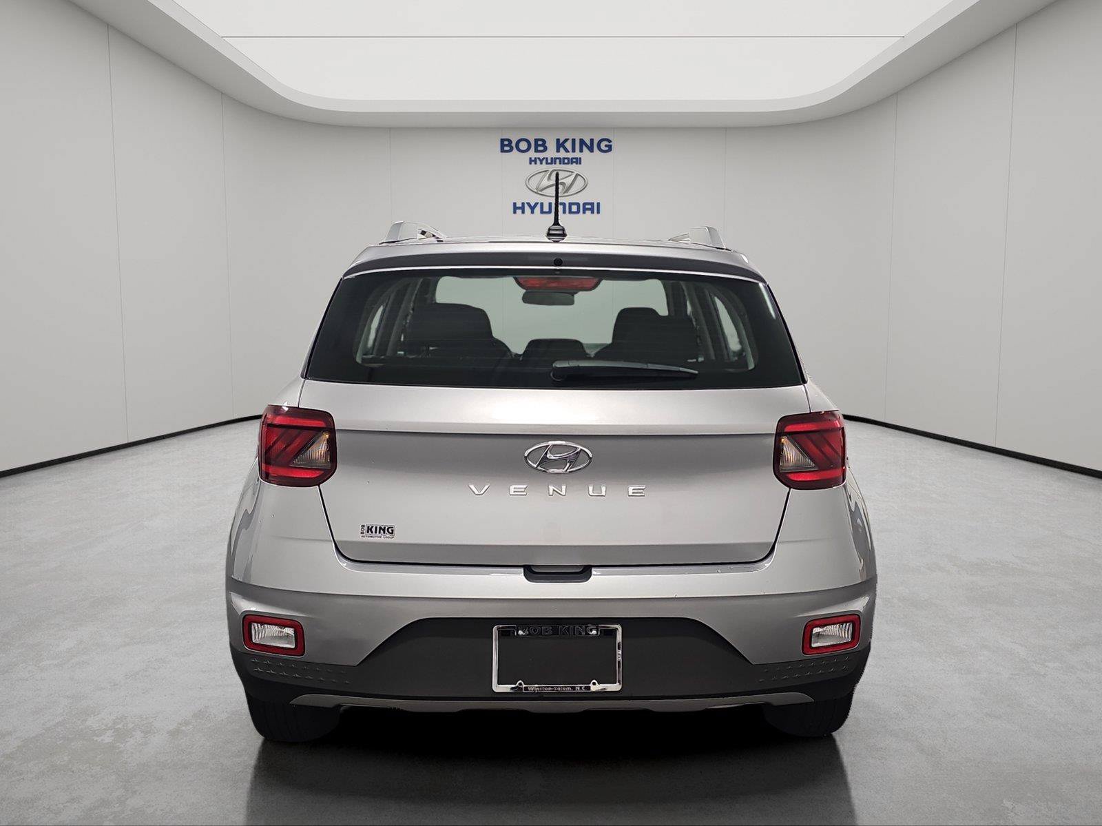 Certified 2025 Hyundai Venue SEL FWD image 4