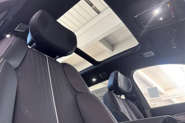 New 2026 Cadillac Vistiq Sport w/ LPO, Floor Liner Package image 18