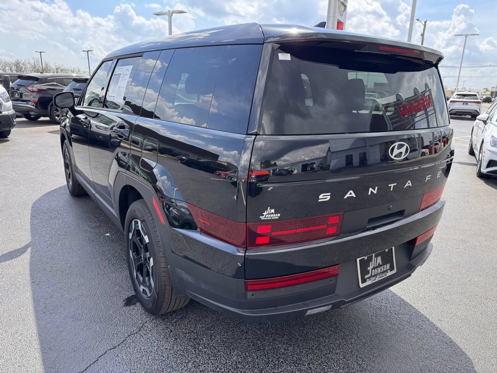 Used 2025 Hyundai Santa Fe SE FWD image 3