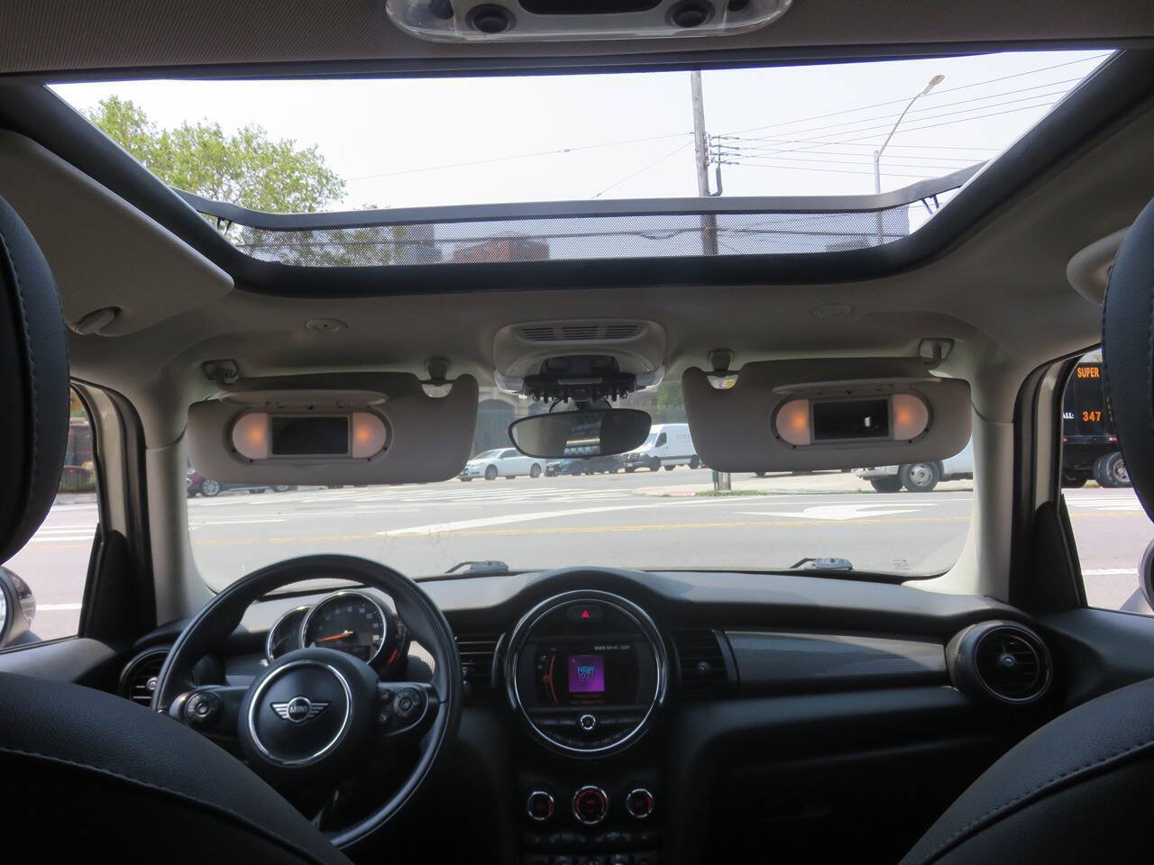 Used 2019 MINI Cooper 4-Door Hardtop w/ Signature Upholstery Package FWD image 13