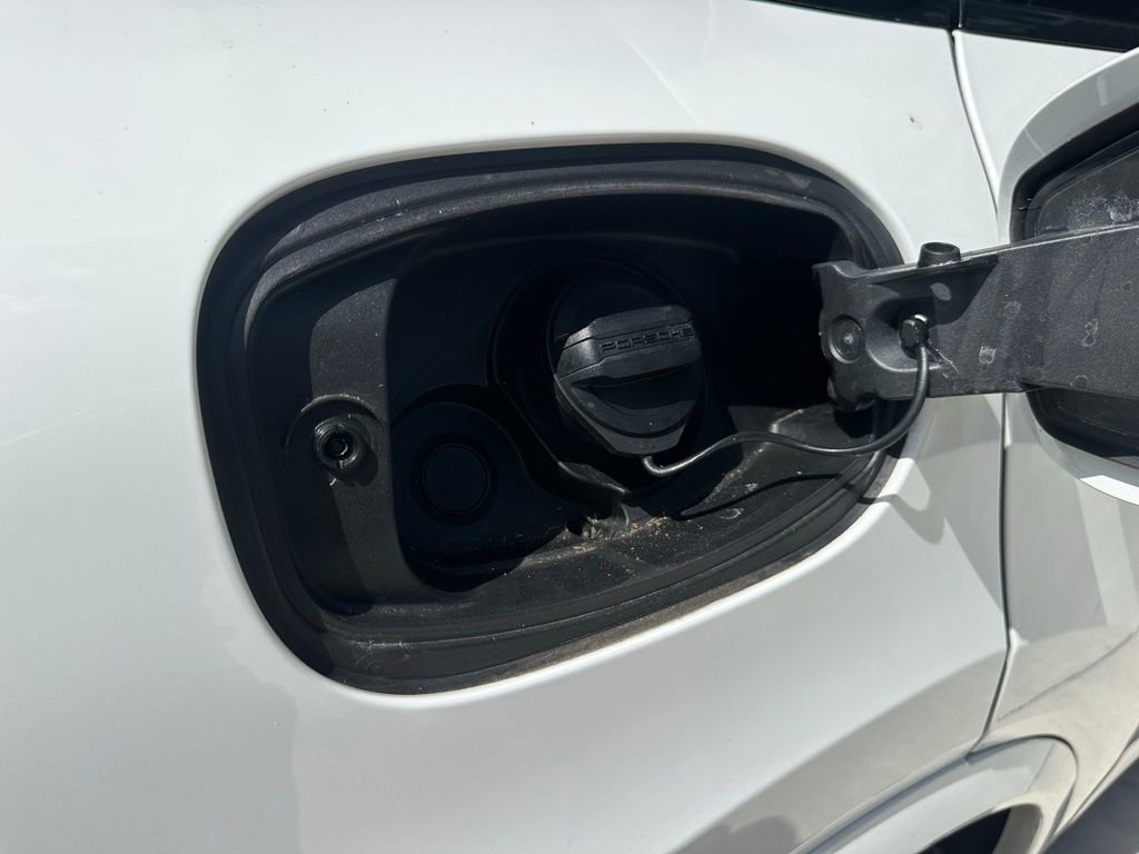 Certified 2023 Porsche Cayenne Platinum Edition image 42