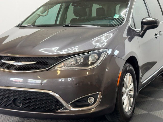 Used 2018 Chrysler Pacifica Touring-L Plus w/ Advanced Safetytec Group FWD image 6