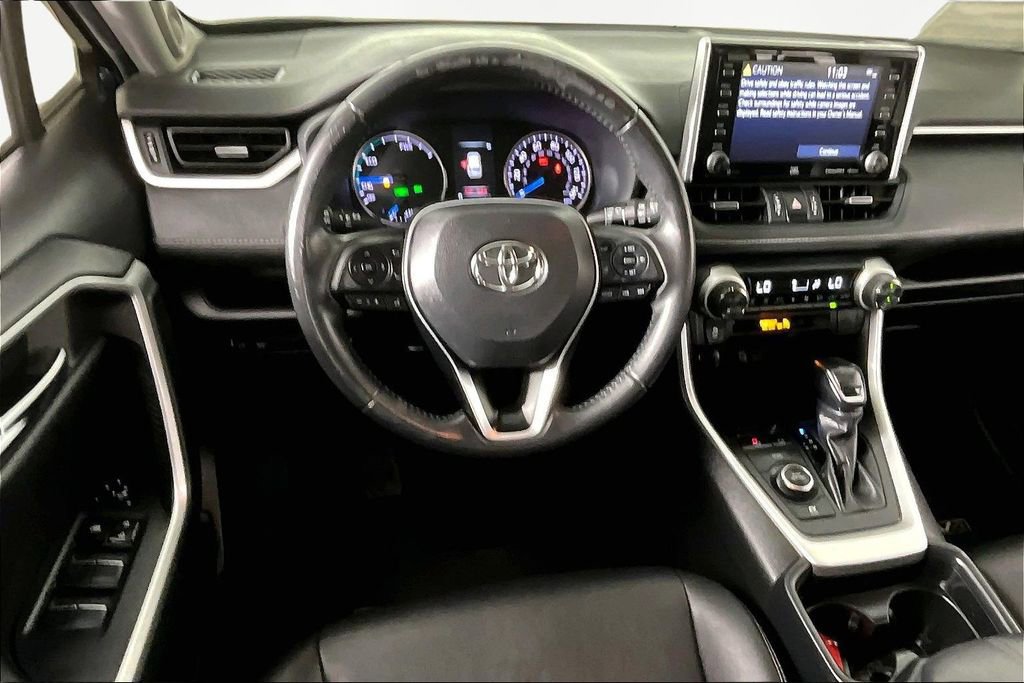 Used 2021 Toyota RAV4 XLE Premium image 8