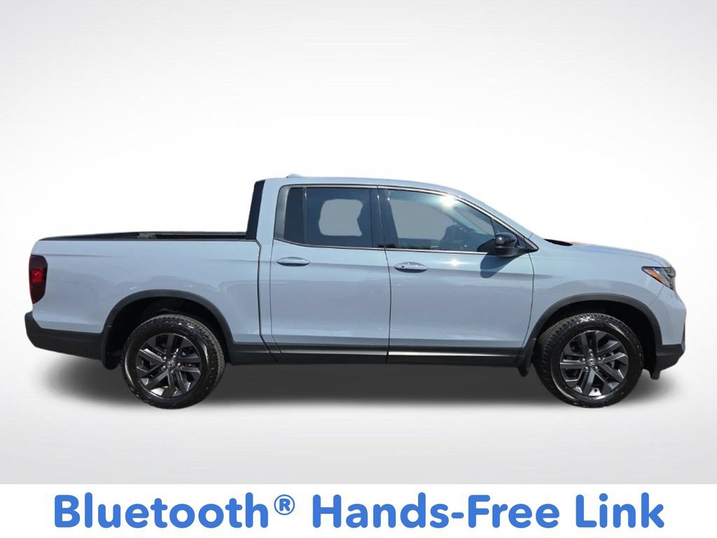 Used 2025 Honda Ridgeline Sport image 2