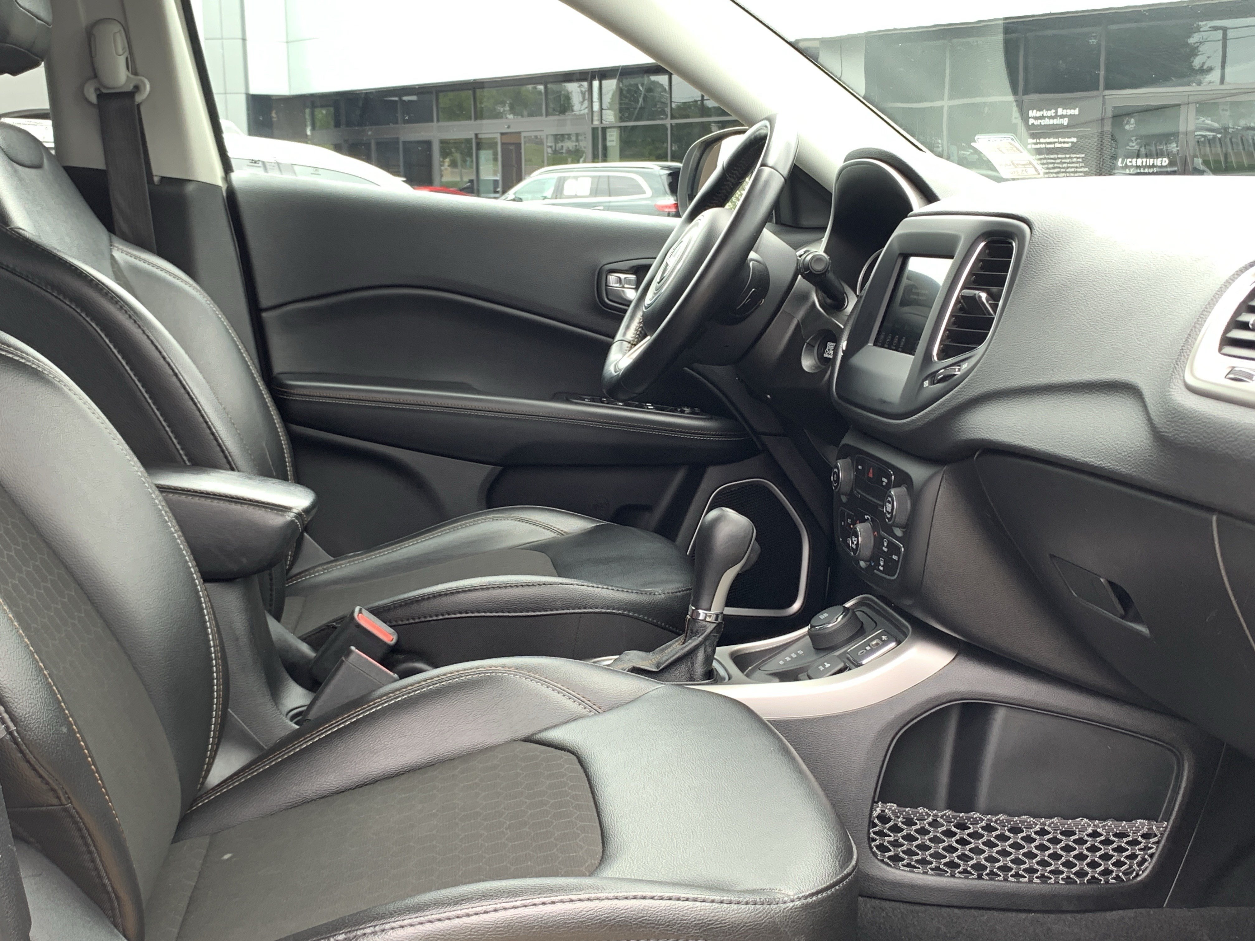 Used 2020 Jeep Compass Latitude AWD/4WD image 33