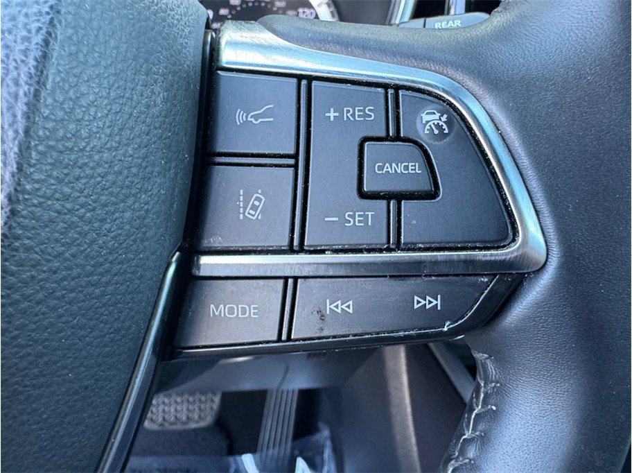 Used 2021 Toyota Highlander XSE image 16