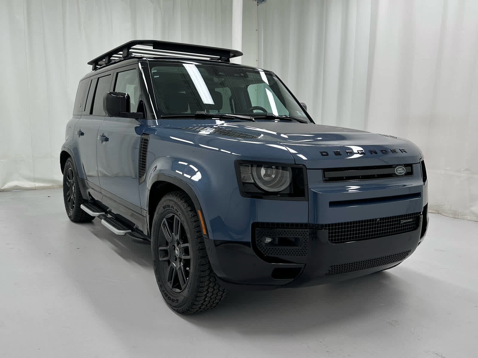 Used 2023 Land Rover Defender 110 X-Dynamic SE AWD/4WD image 2