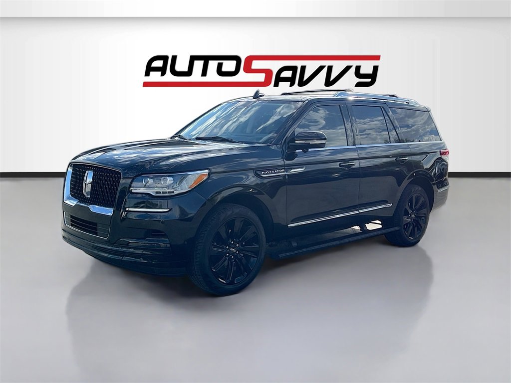 Used 2024 Lincoln Navigator Reserve image 3