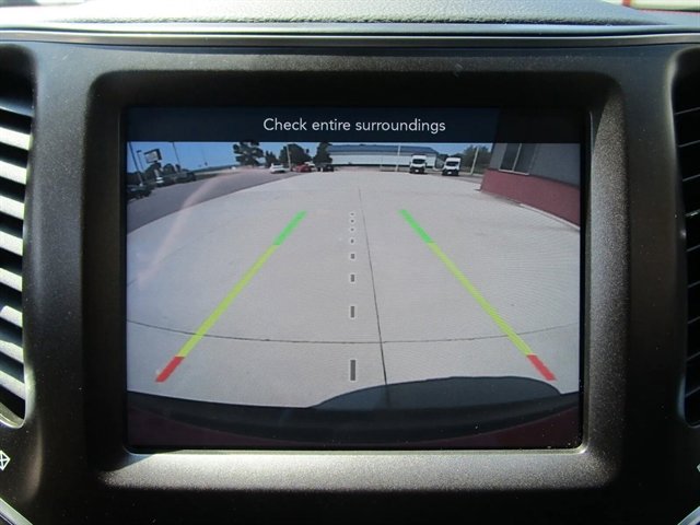 Used 2021 Jeep Cherokee Trailhawk w/ Premium Leather Package image 18