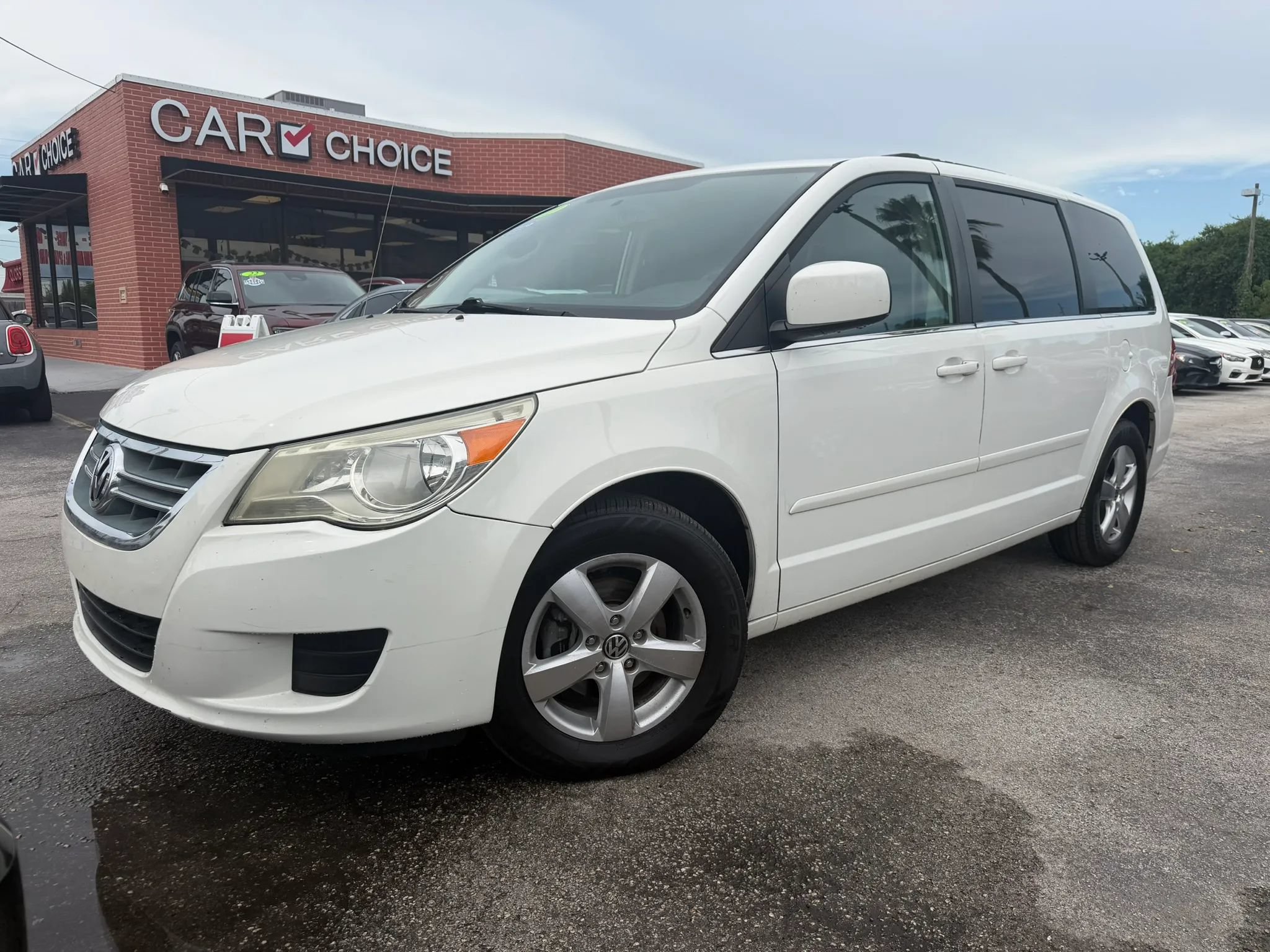 Used 2011 Volkswagen Routan SE