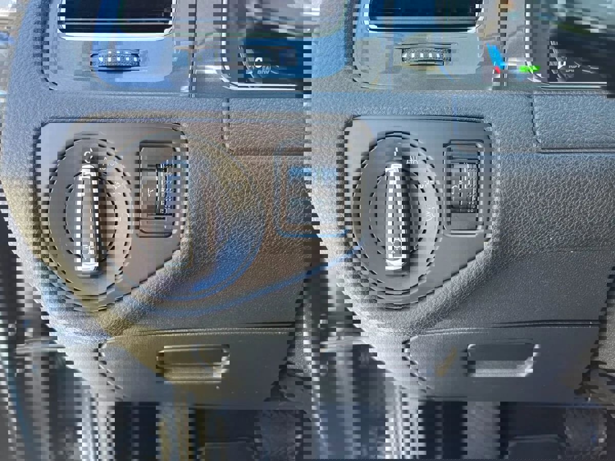 Used 2019 Volkswagen e-Golf SEL Premium image 32