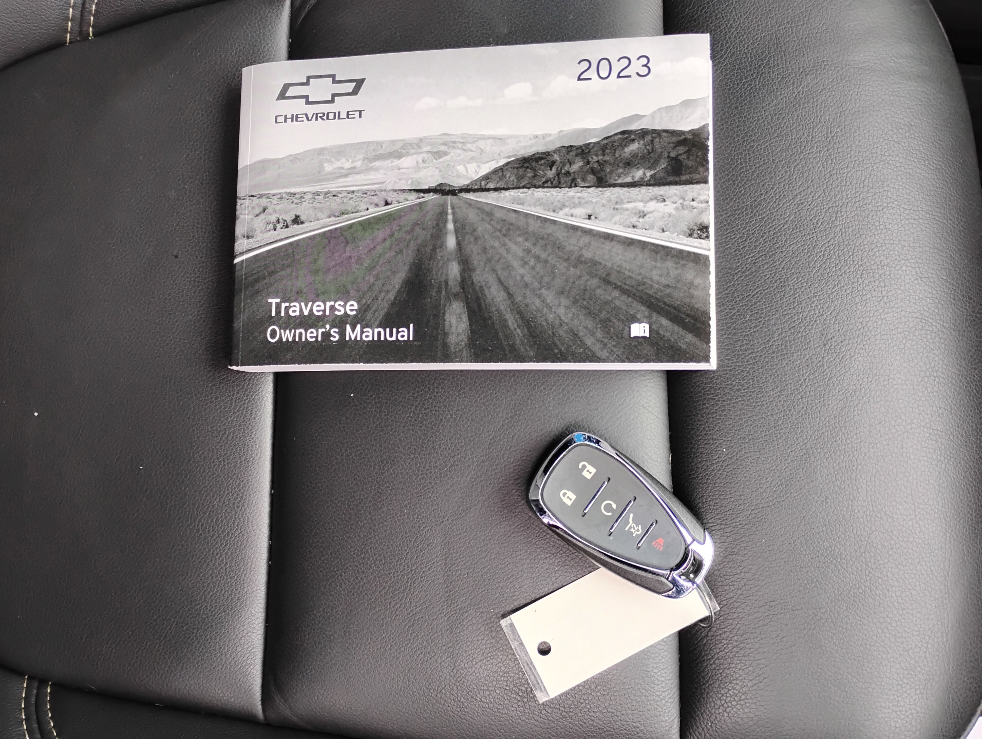 Used 2023 Chevrolet Traverse LT w/ LPO, Floor Liner Package image 38