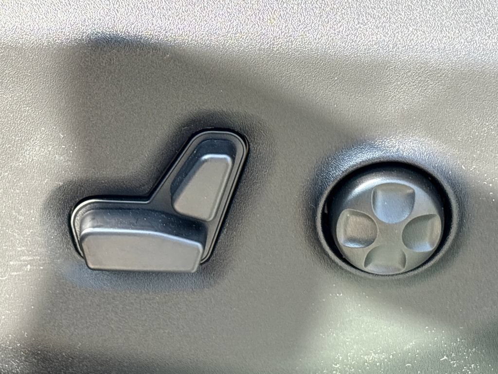 New 2027 Chrysler Pacifica Limited FWD image 33
