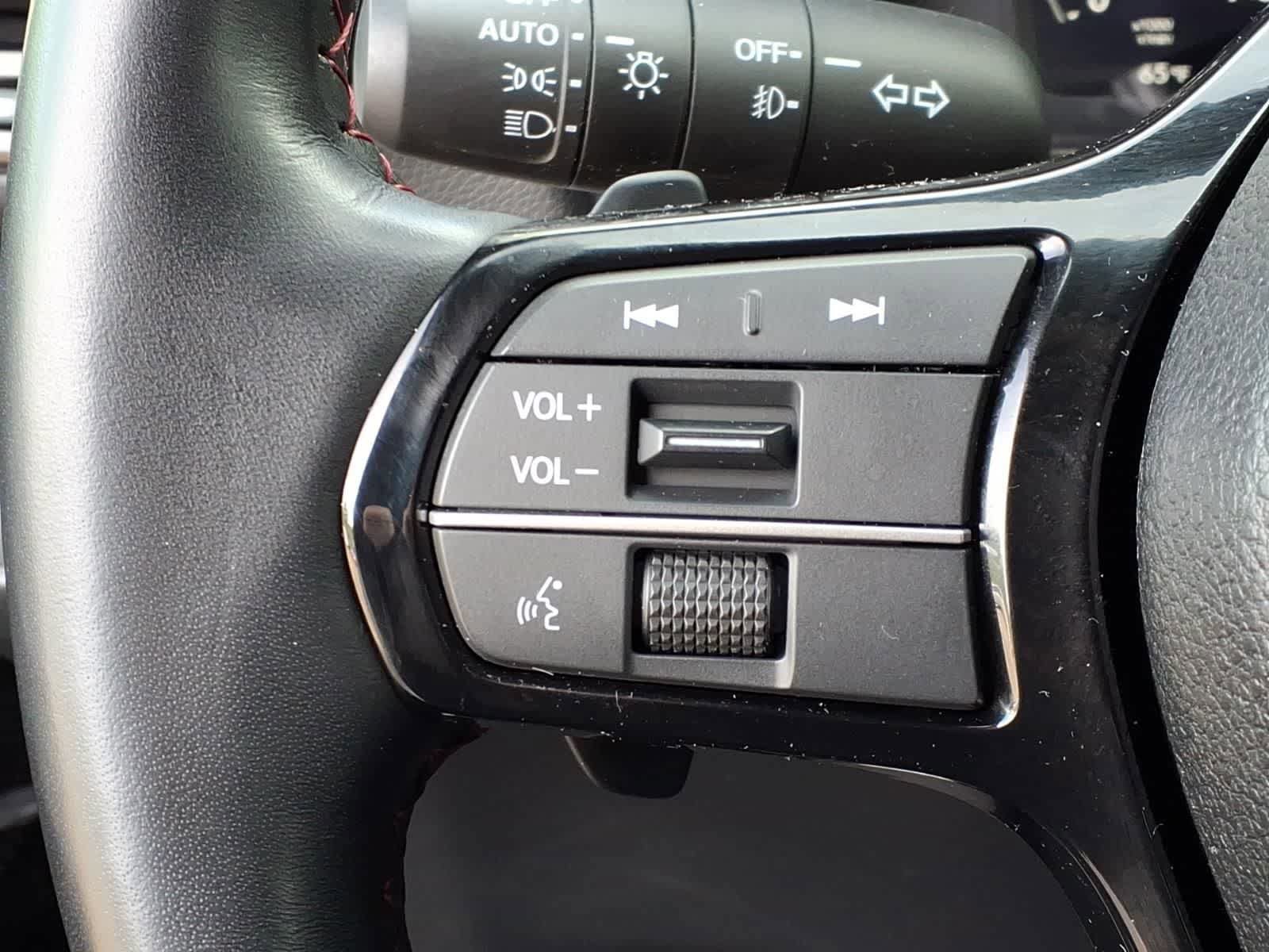 Certified 2025 Honda Pilot Black Edition image 17