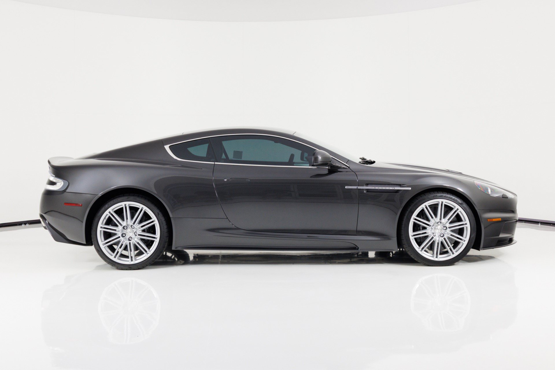 Used 2011 Aston Martin DBS Coupe RWD image 2