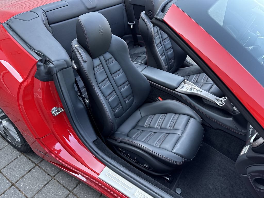 Used 2010 Ferrari California RWD image 24