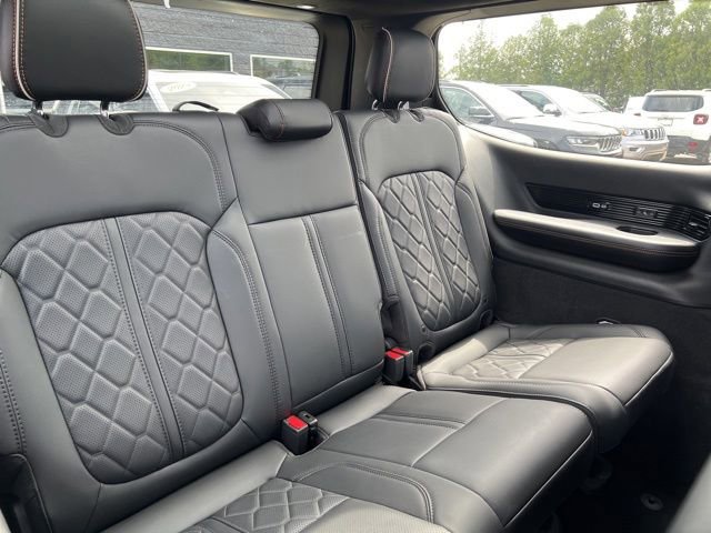 Certified 2025 Jeep Grand Wagoneer Series III w/ Quick Order Packagew 28T AWD/4WD image 14