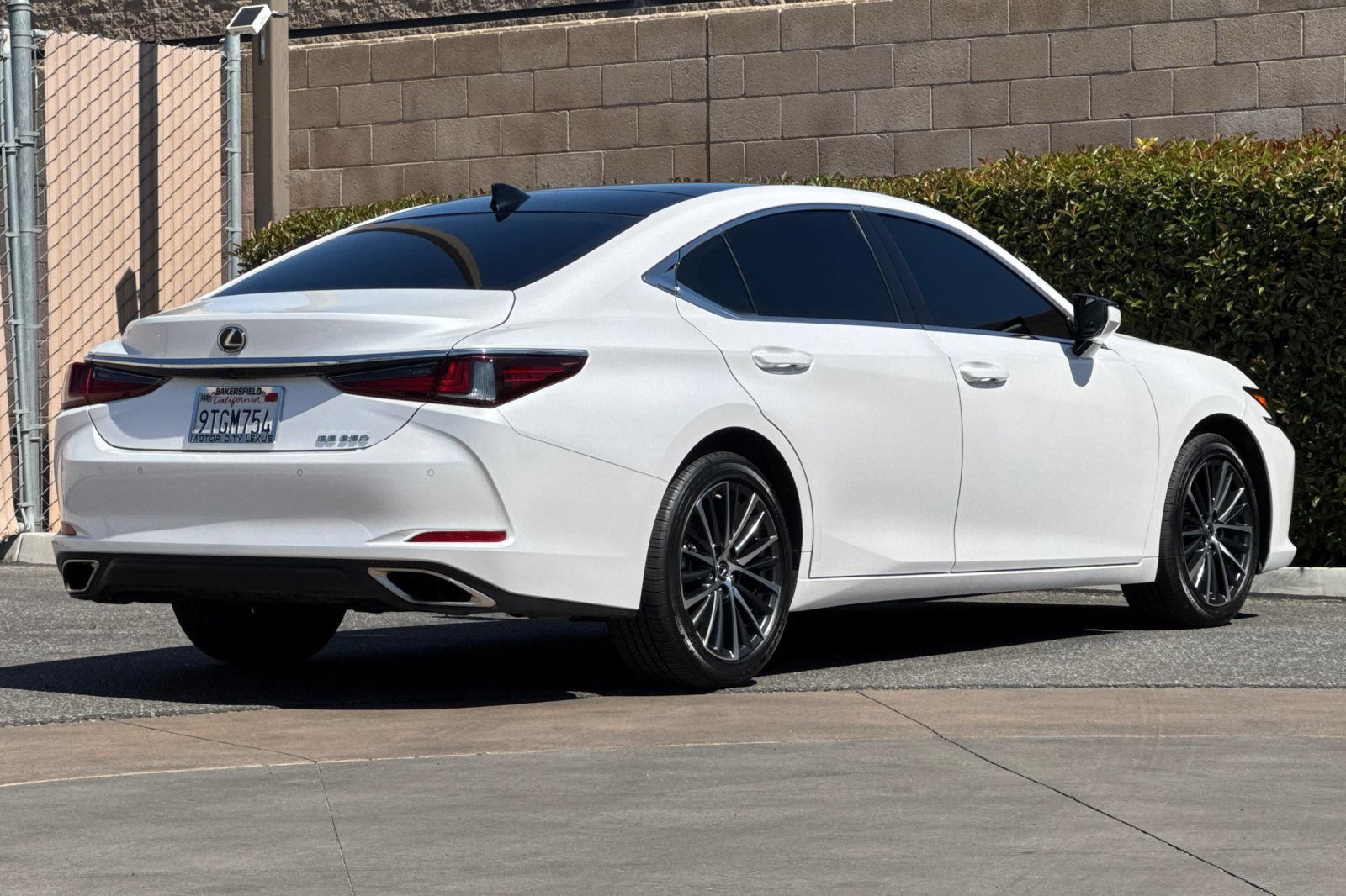 Used 2025 Lexus ES 350 w/ Premium Package FWD image 4