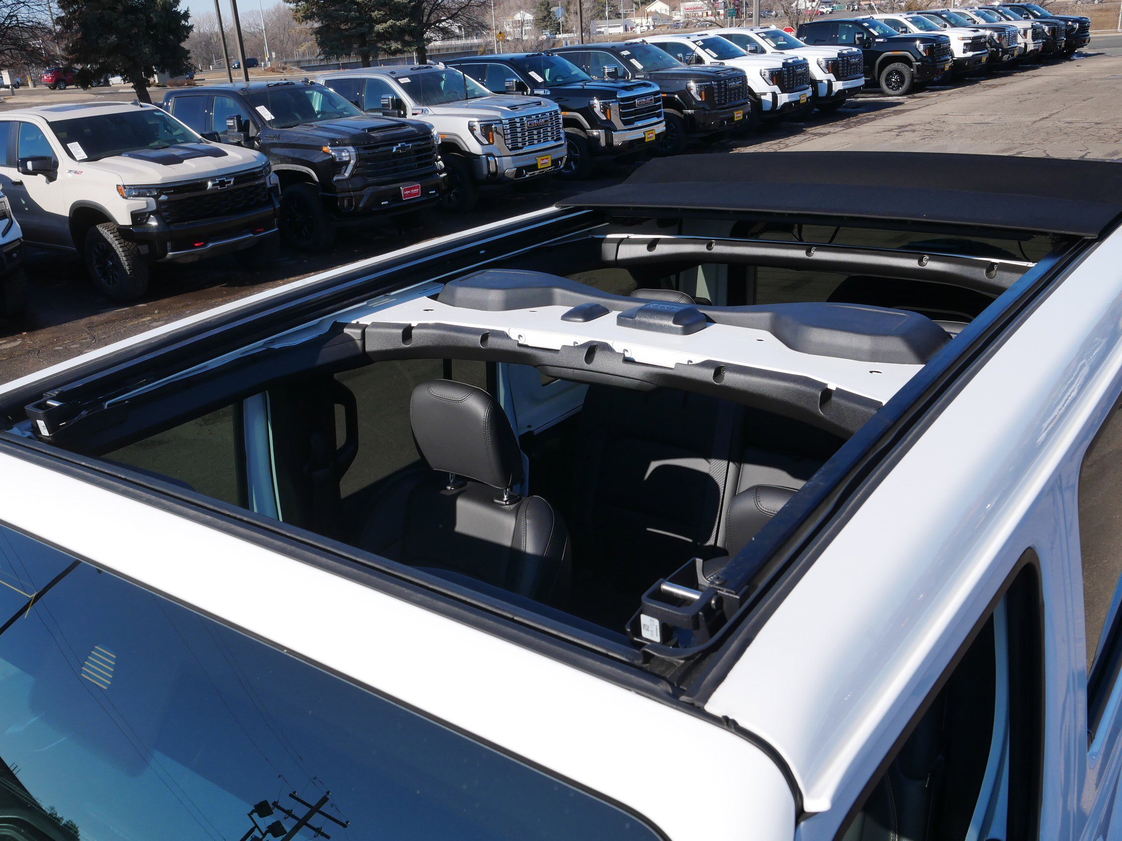 Used 2024 Jeep Wrangler Sahara w/ Technology Group image 36