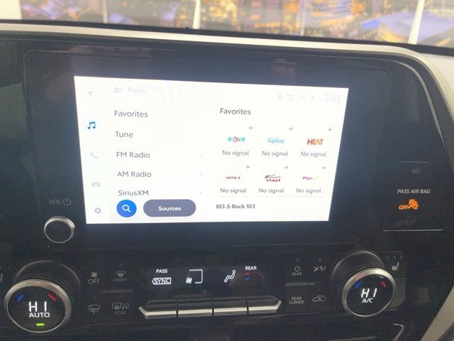 Used 2023 Toyota Highlander XLE image 17