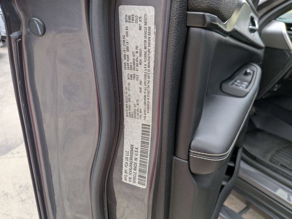 Used 2024 Jeep Grand Cherokee Altitude AWD/4WD image 29