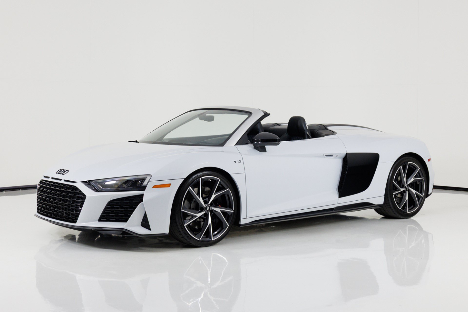 Used 2022 Audi R8 V10 w/ Premium Package RWD image 8